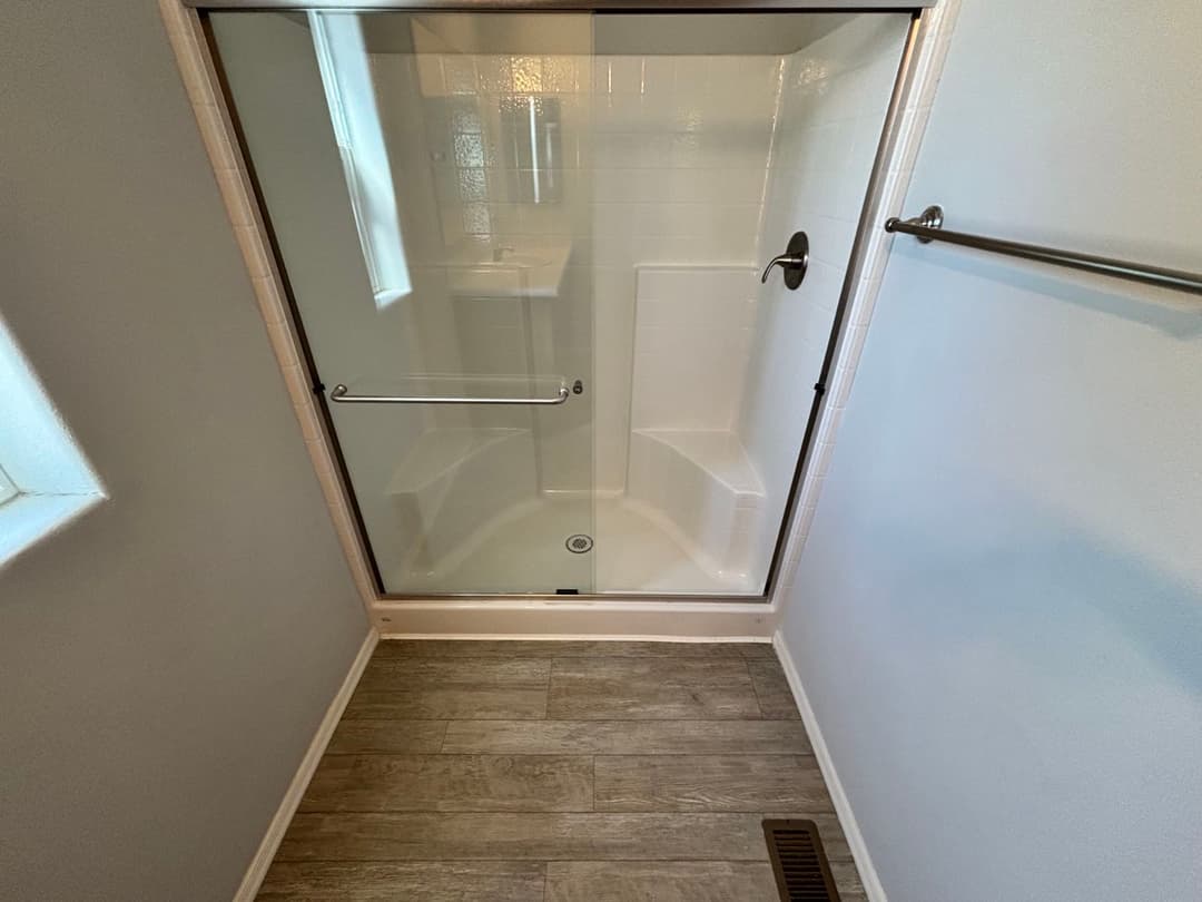 Limited series 28483a bathroom home features