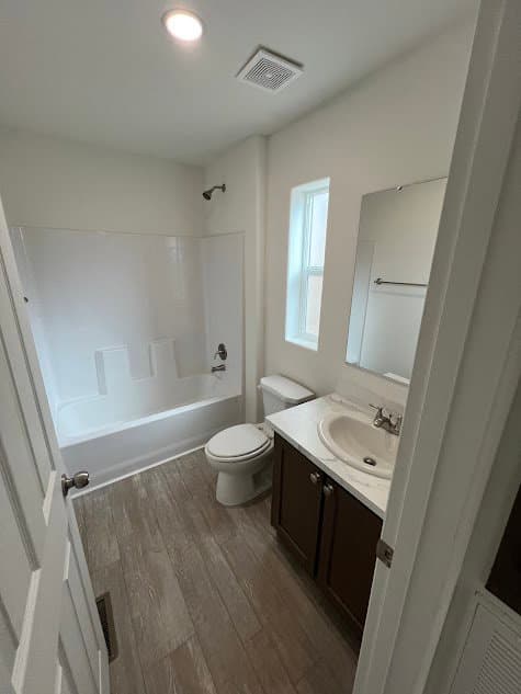 Liberty 16603a bathroom home features