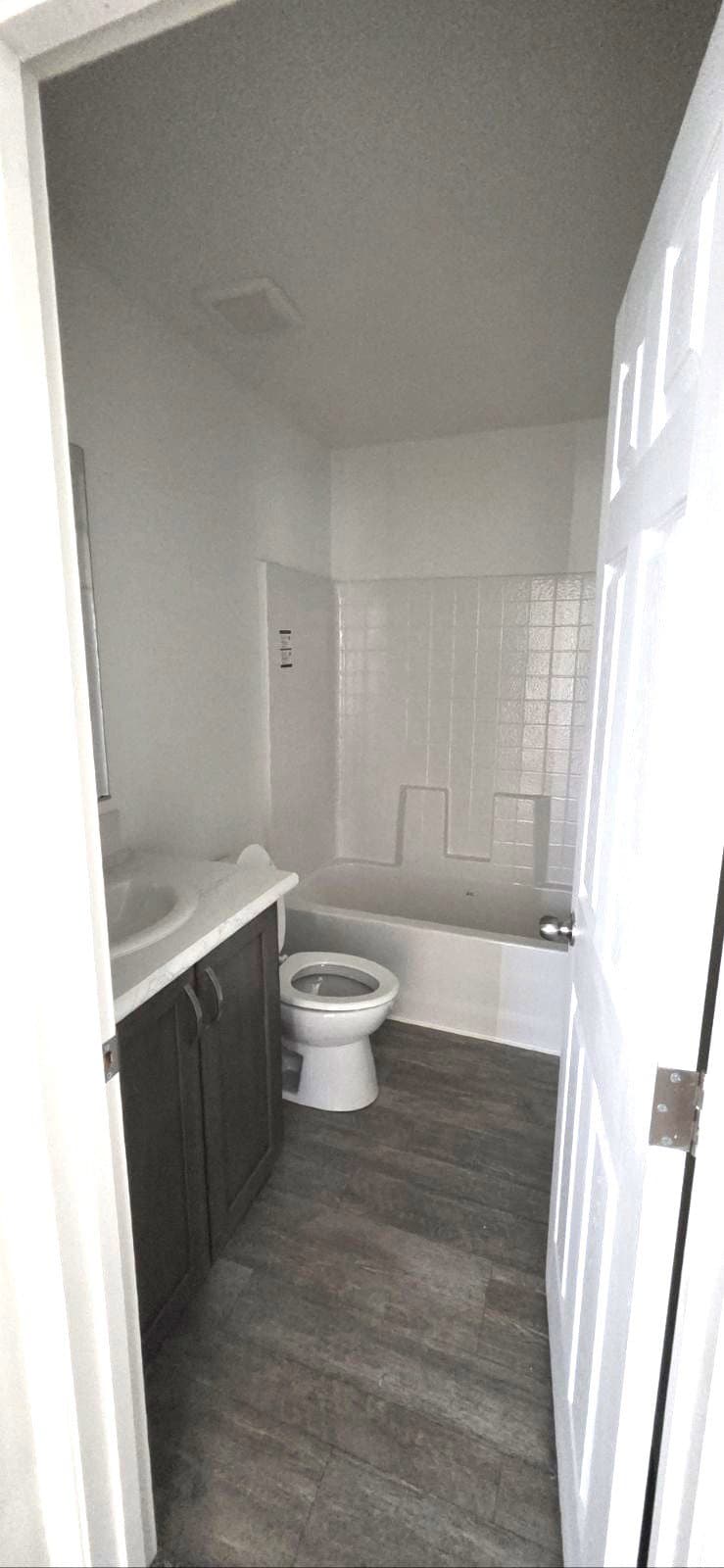 Limited series 28443a bathroom home features