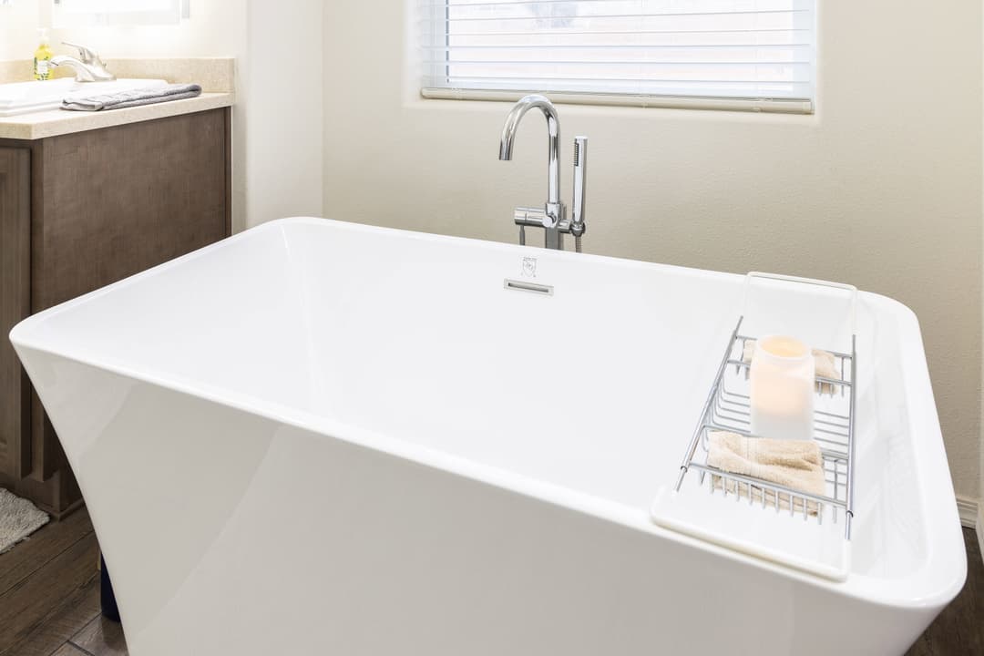 Desert ridge 28583a bathroom home features