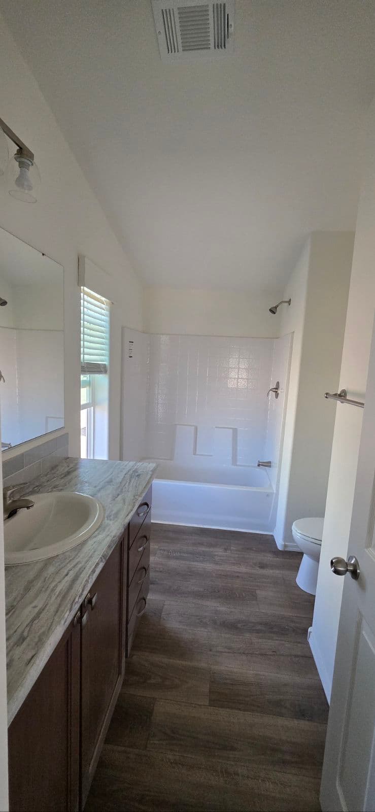 Sierra value 24403b bathroom home features