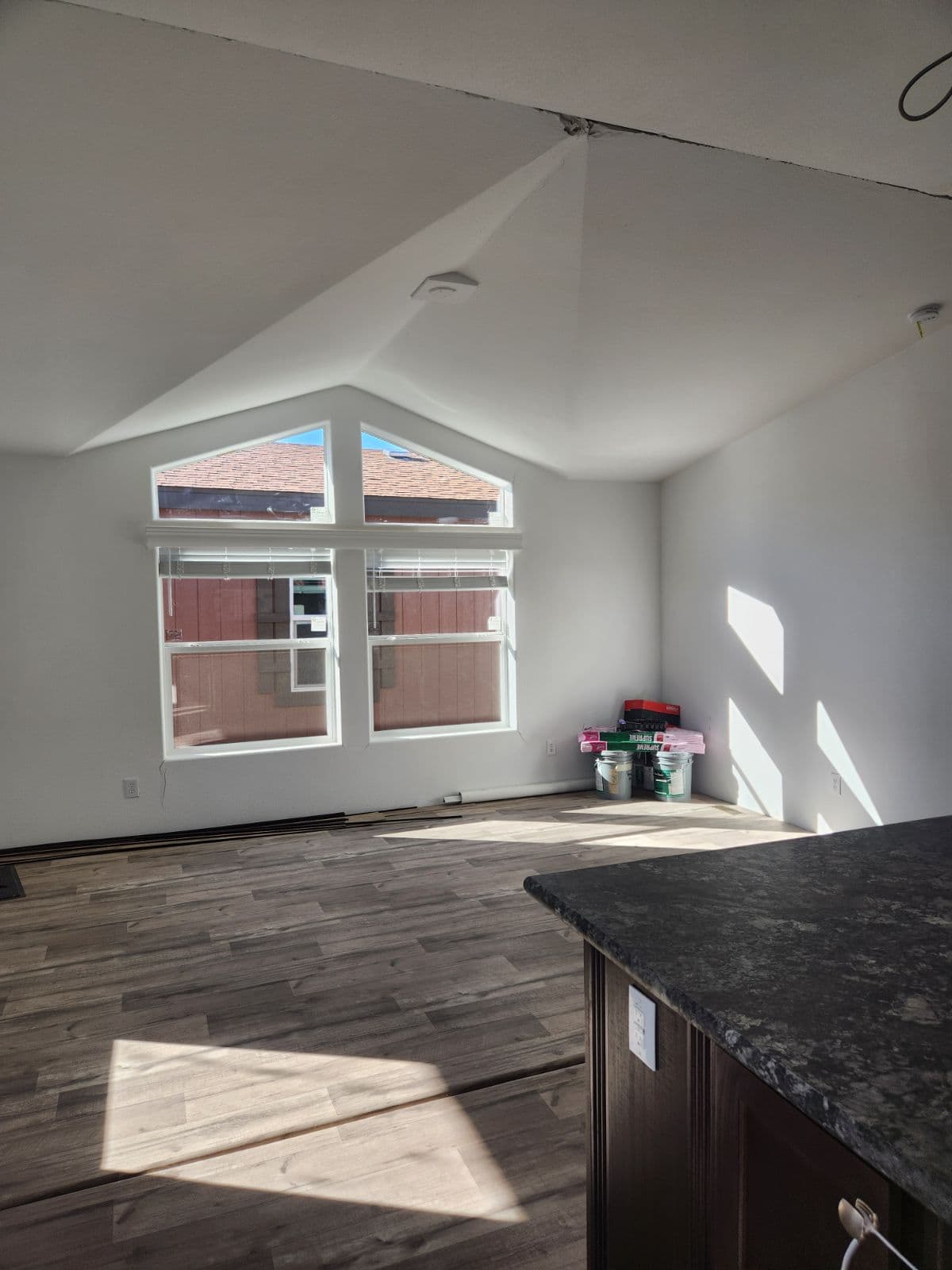 Edge 24402a interior home features