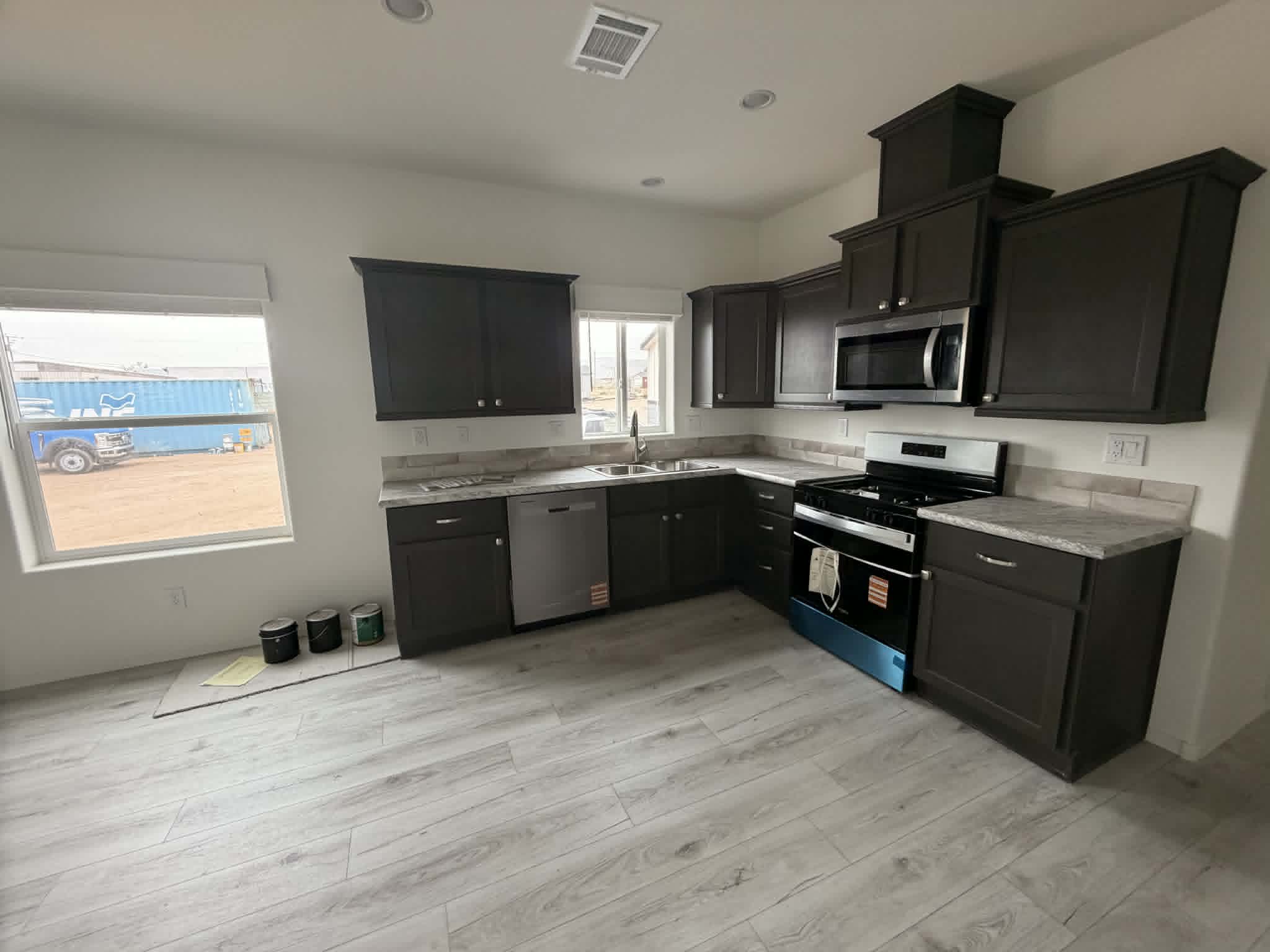 Economy plus 16522b kitchen home features