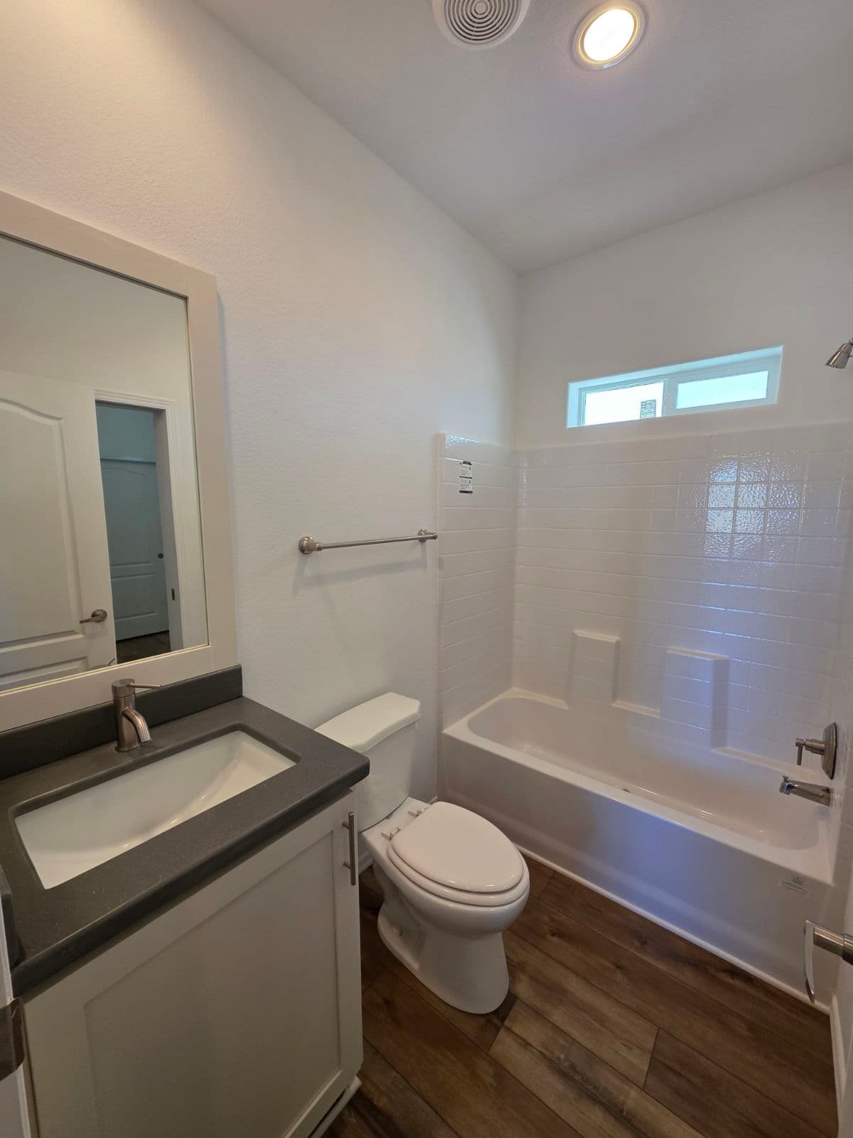 Edge 20302a bathroom home features