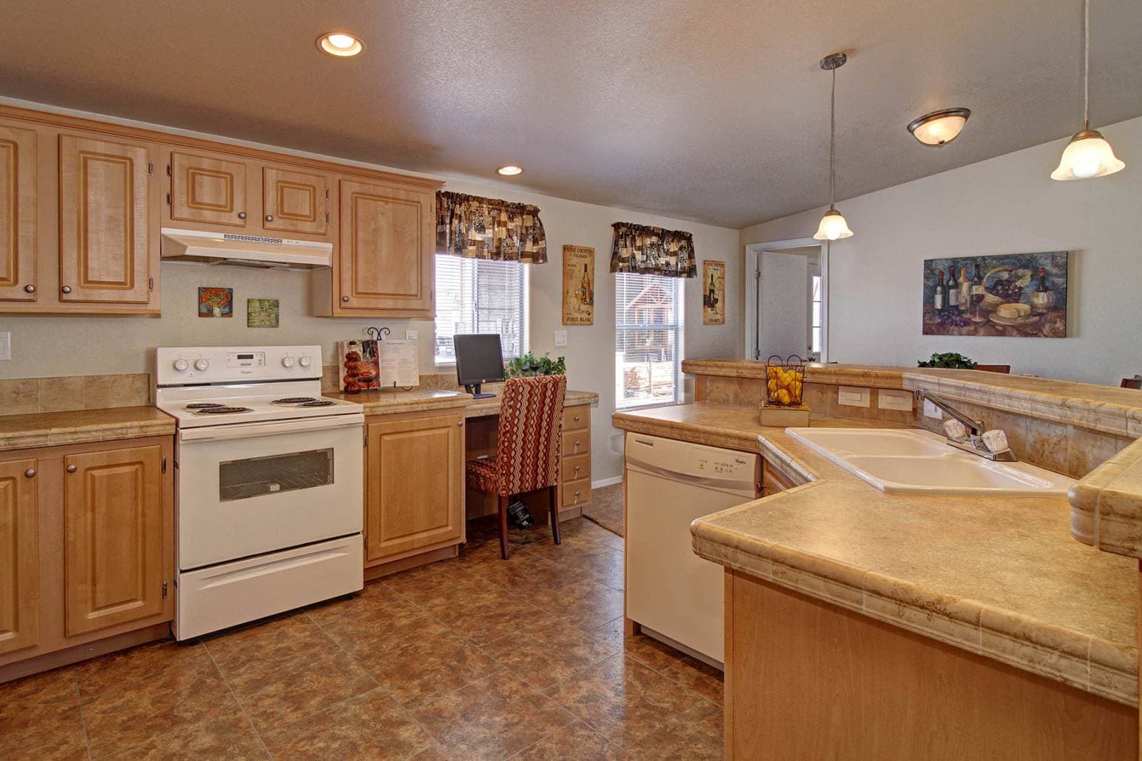Sunrise 3252 kitchen home features