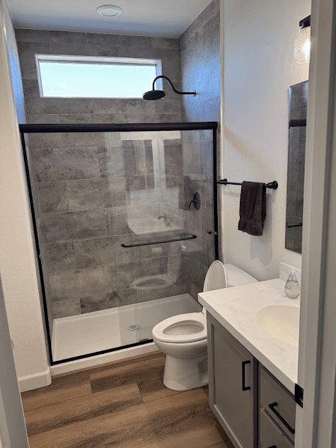 Catalina 2860d bathroom home features