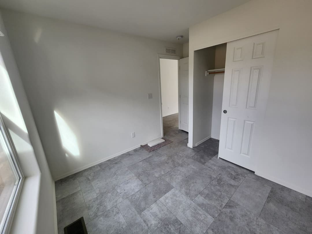 Limited series 16562a bedroom home features