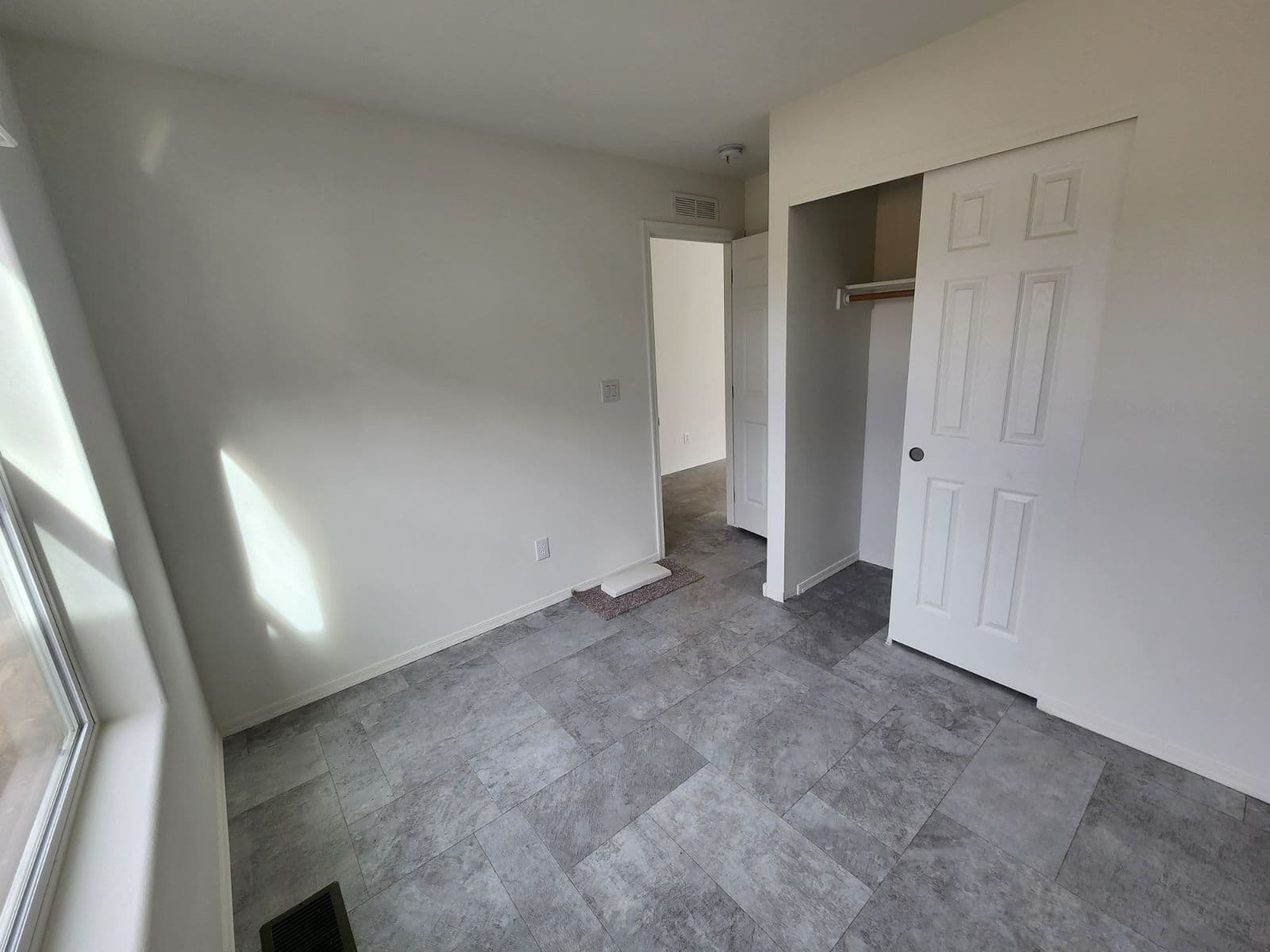 Limited series 16562a bedroom home features