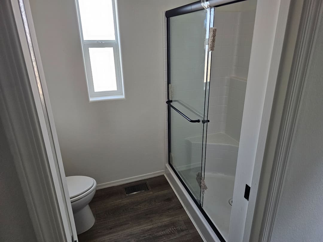 Liberty 16603a bathroom home features