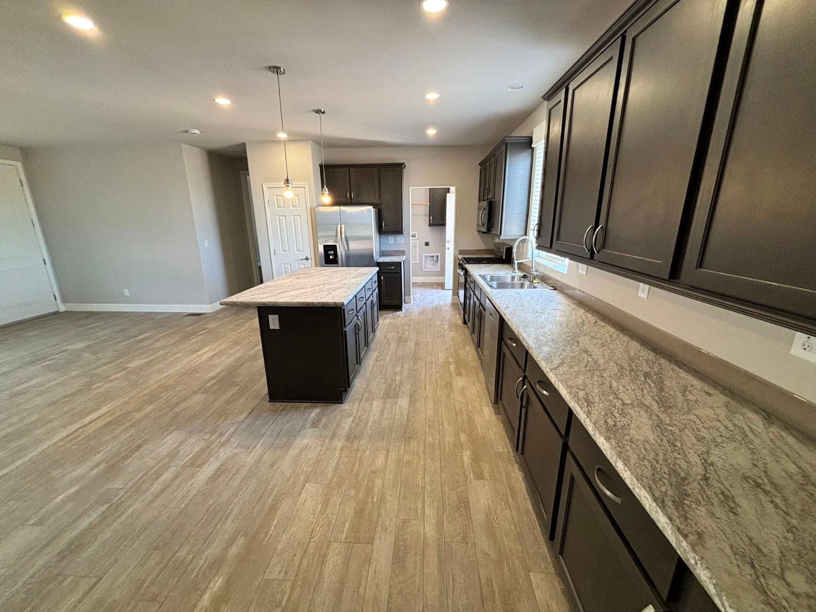 Limited series 28523a kitchen home features