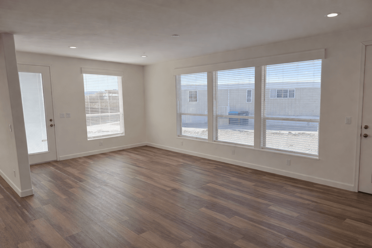 Catalina 2860b interior home features