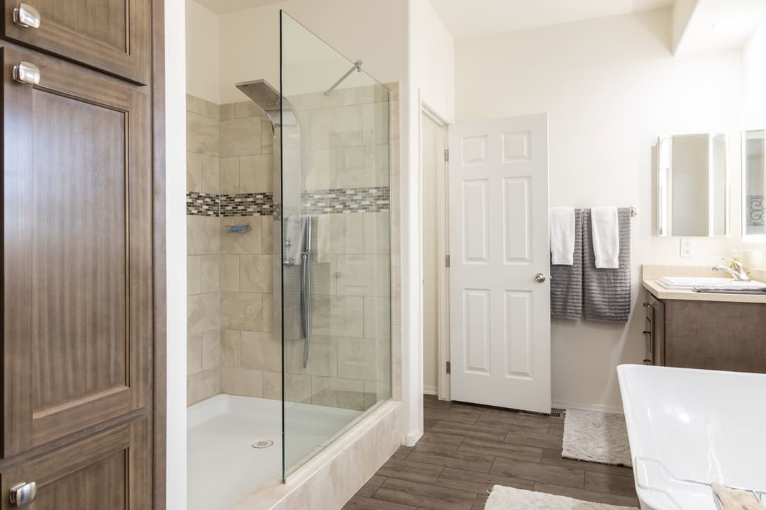 Desert ridge 28583a bathroom home features
