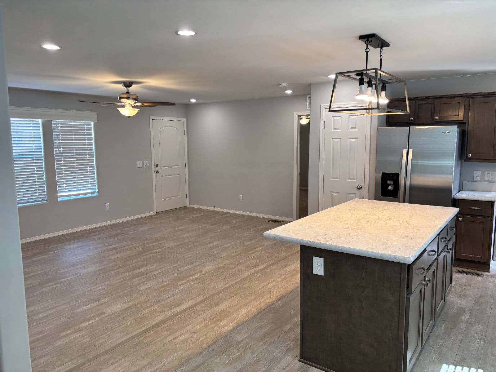Limited series 28483a interior home features