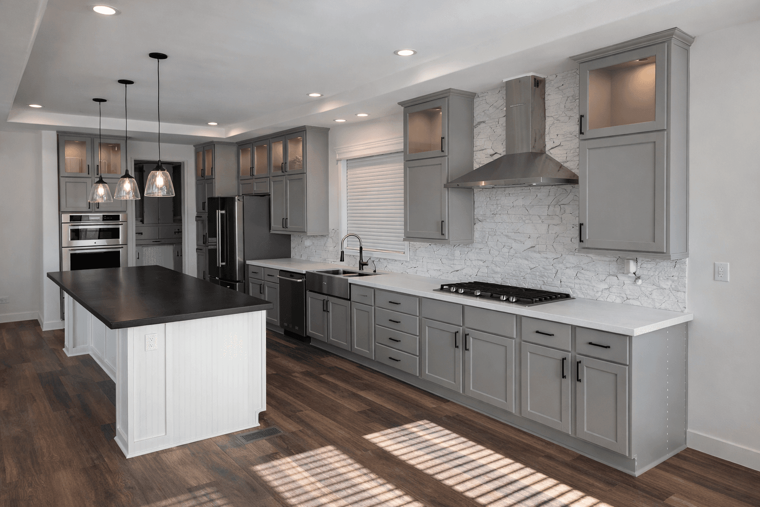 Catalina 2860b kitchen home features