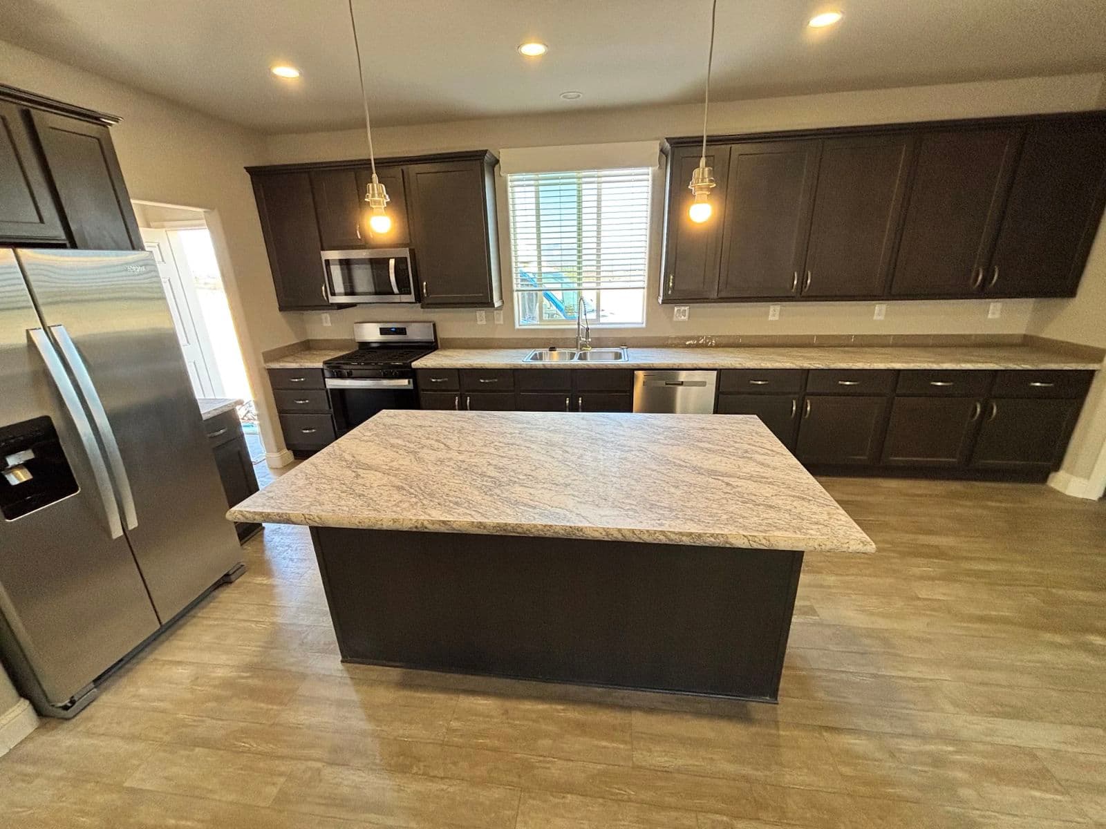 Liberty 28604a kitchen home features