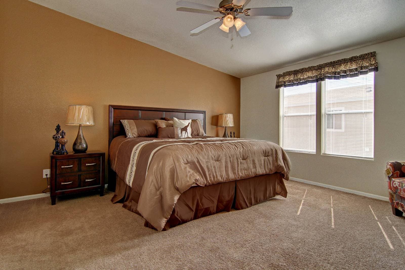 Sunrise 3252 bedroom home features