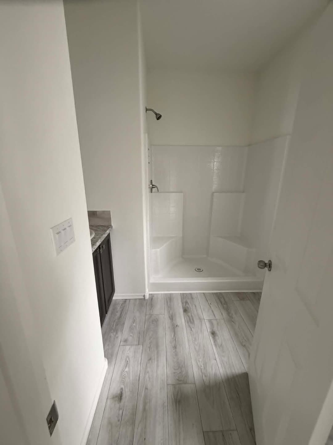Economy plus 16522b bathroom home features