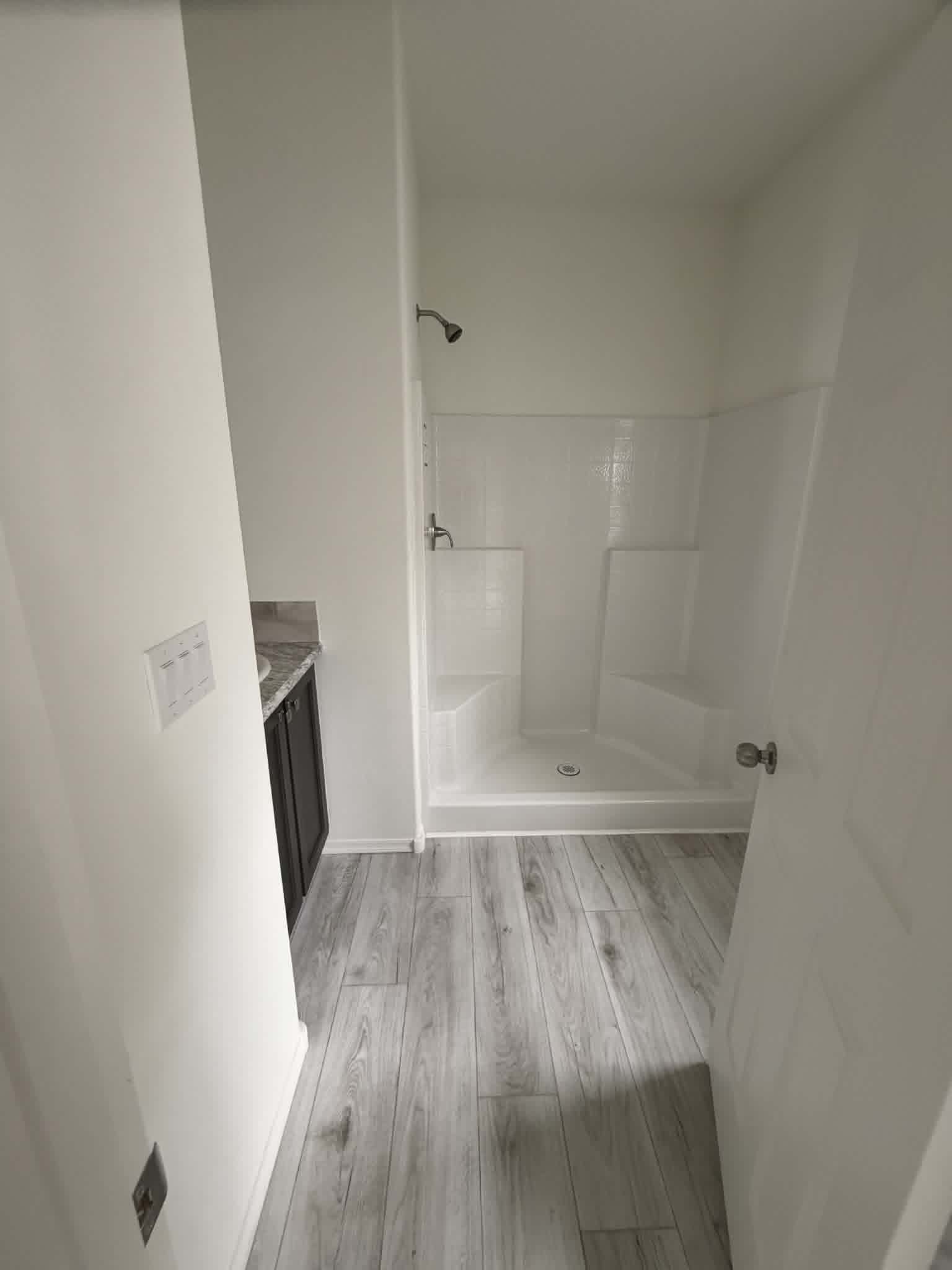 Economy plus 16522b bathroom home features