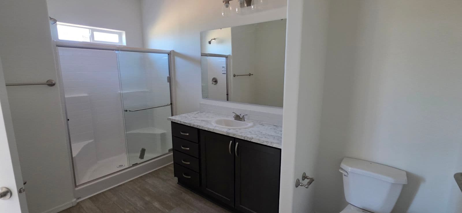 Liberty 28563a bathroom home features