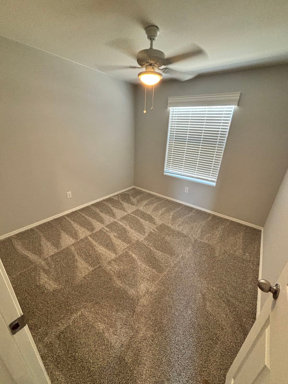 Limited series 28483a bedroom home features