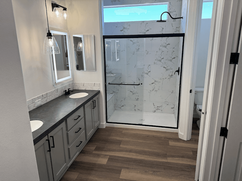 Catalina 2860d bathroom home features