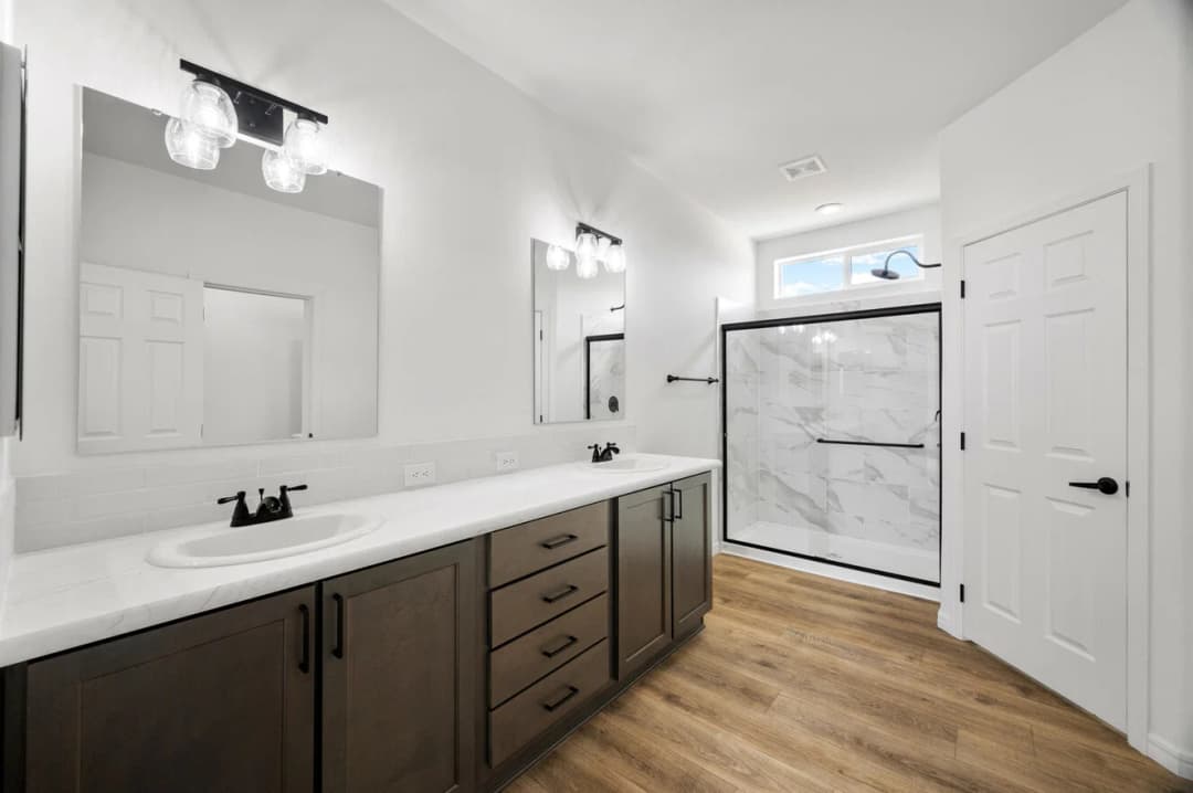 Limited series 28523a bathroom home features