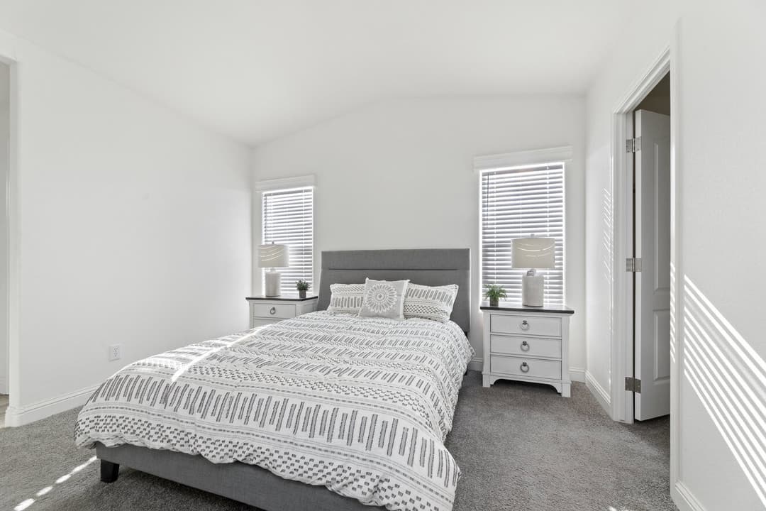Sedona ridge interior and bedroom home features