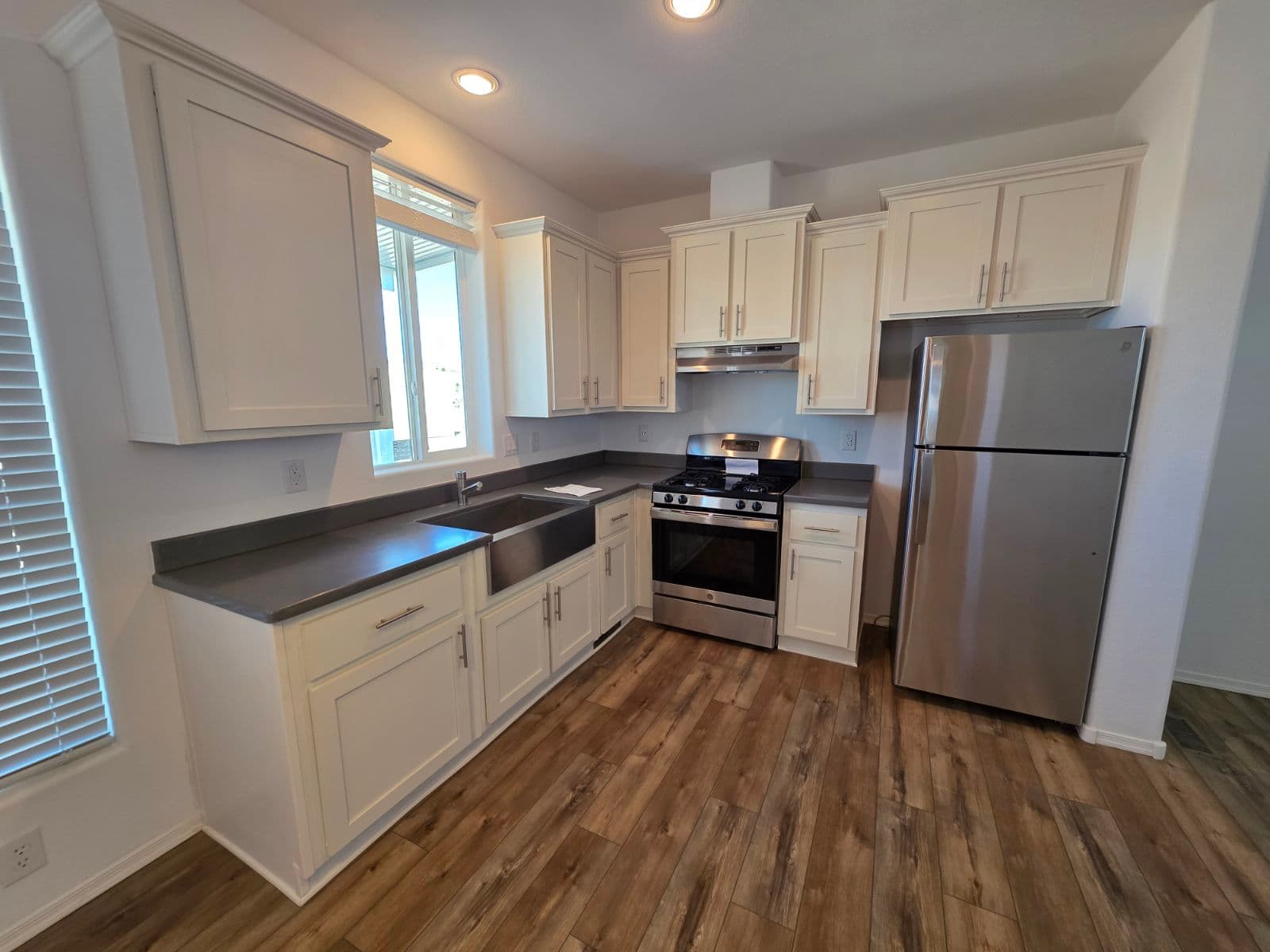 Edge 20302a kitchen home features