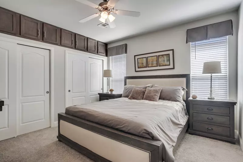 American freedom 2849x  bedroom home features