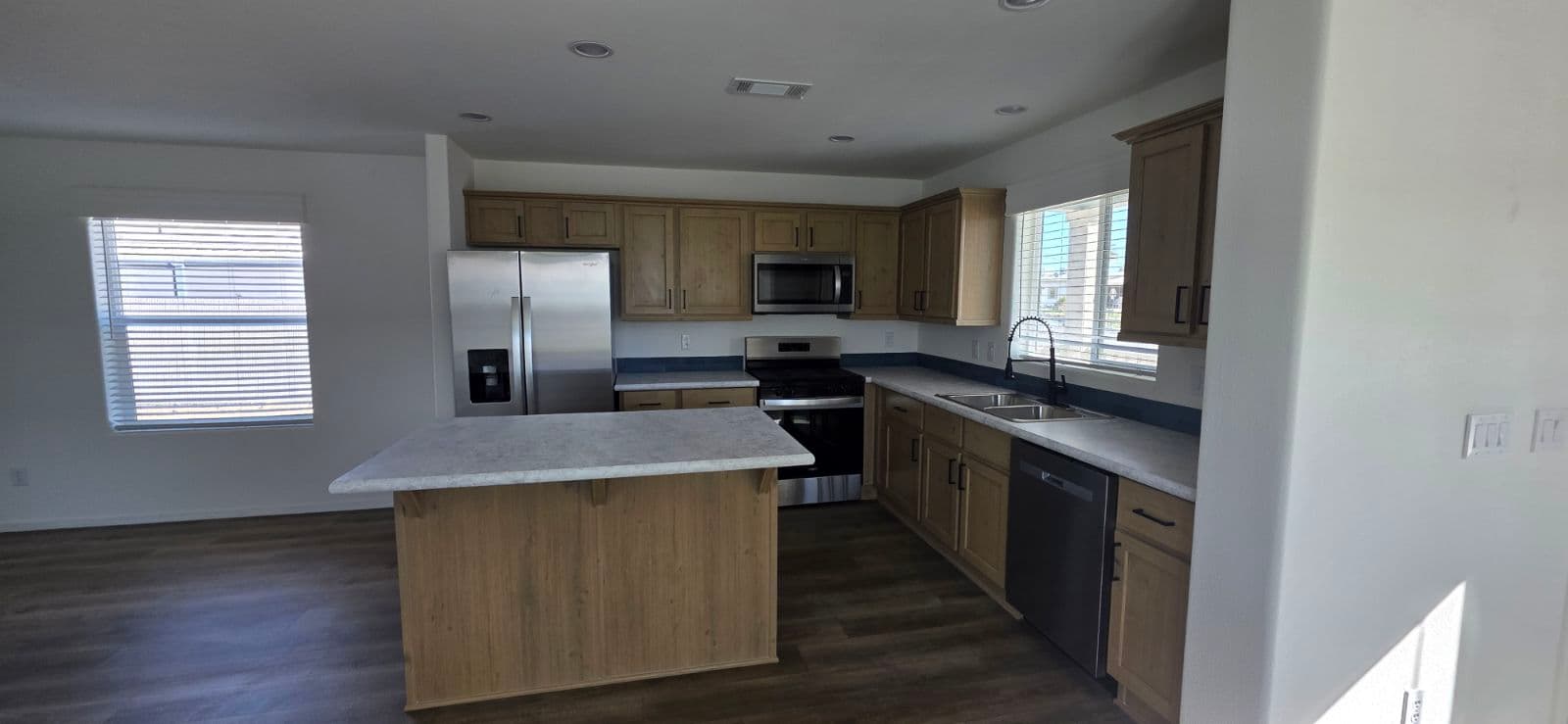 Limited series 24604a kitchen home features