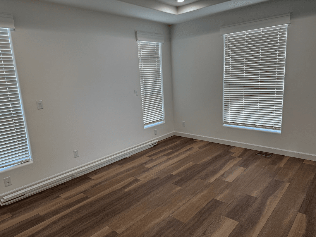 Catalina 2860b bedroom home features