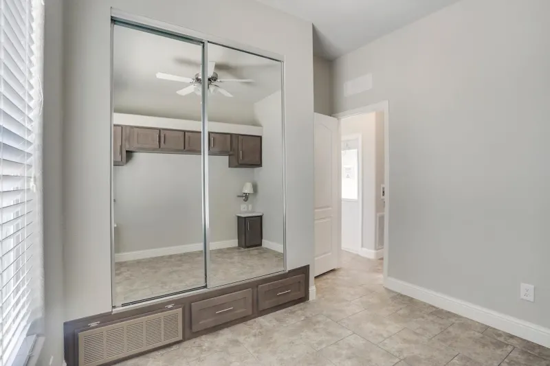 Desert vista apdv101 bathroom home features