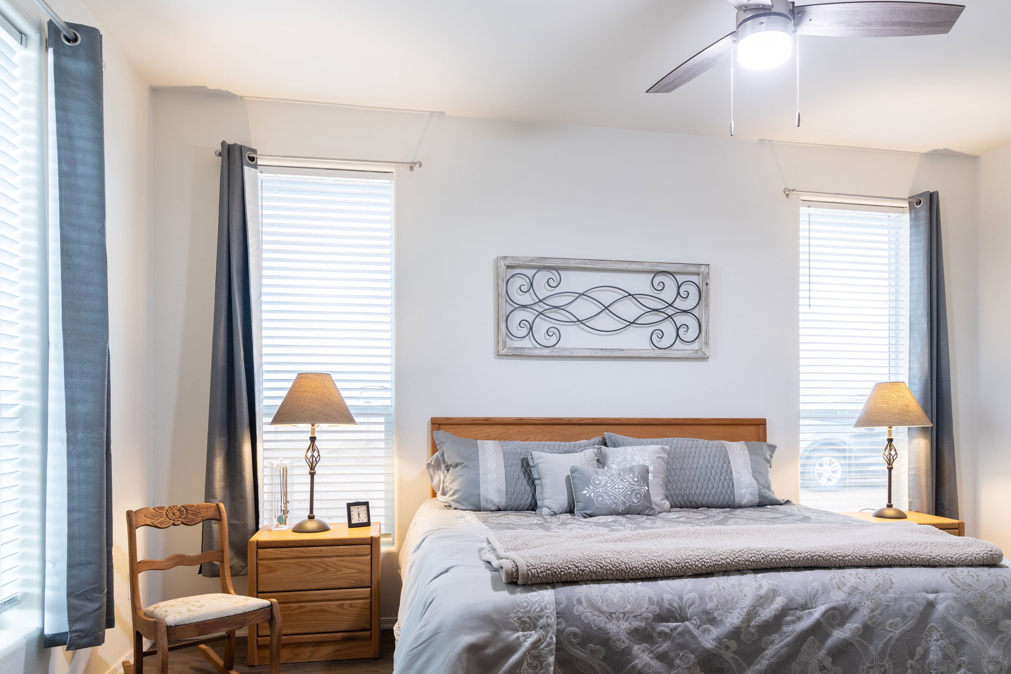 Desert ridge 28583a bedroom home features
