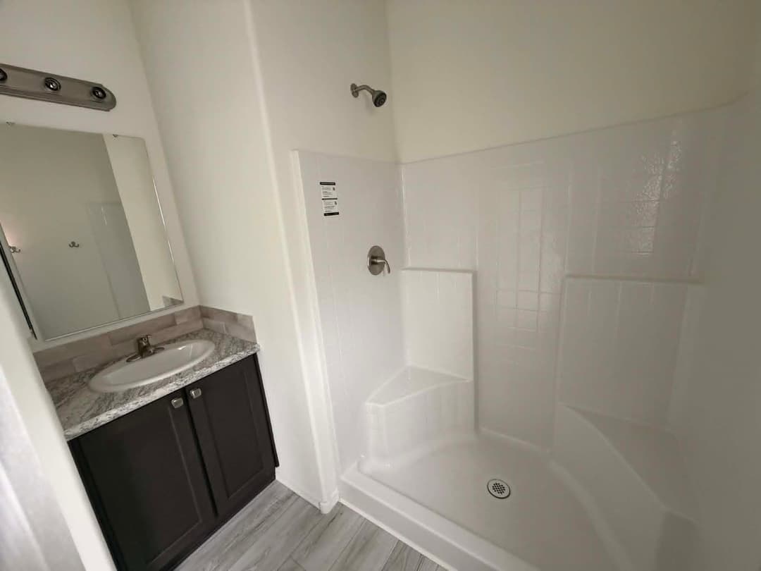 Economy plus 16522b bathroom home features
