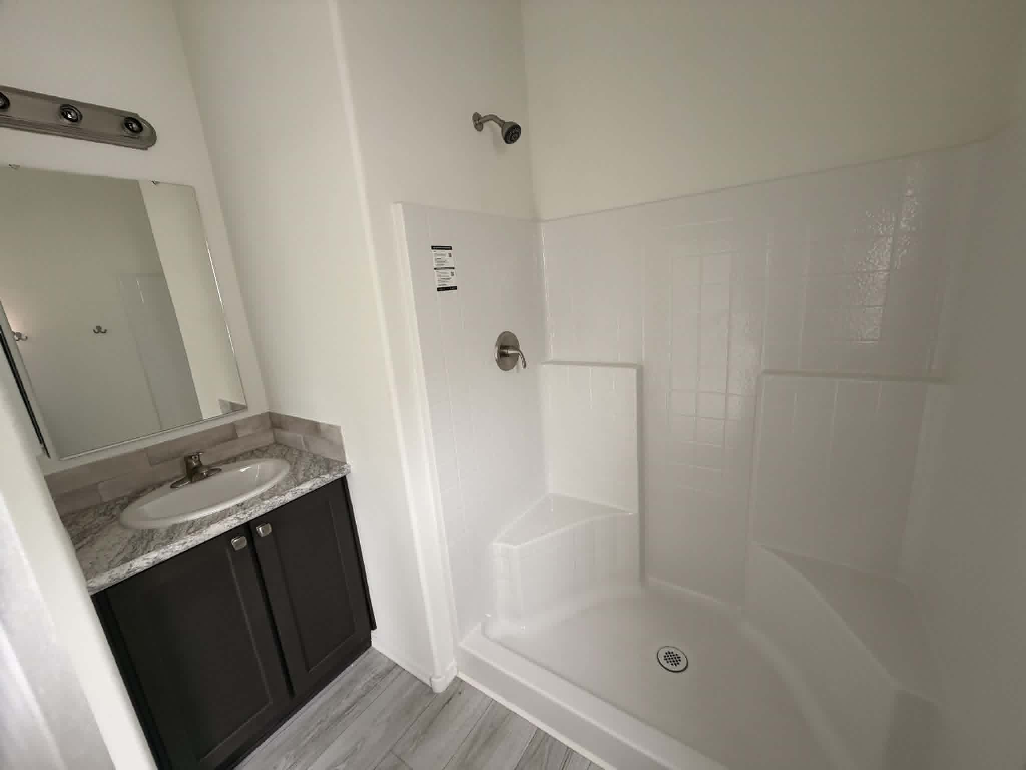 Economy plus 16522b bathroom home features