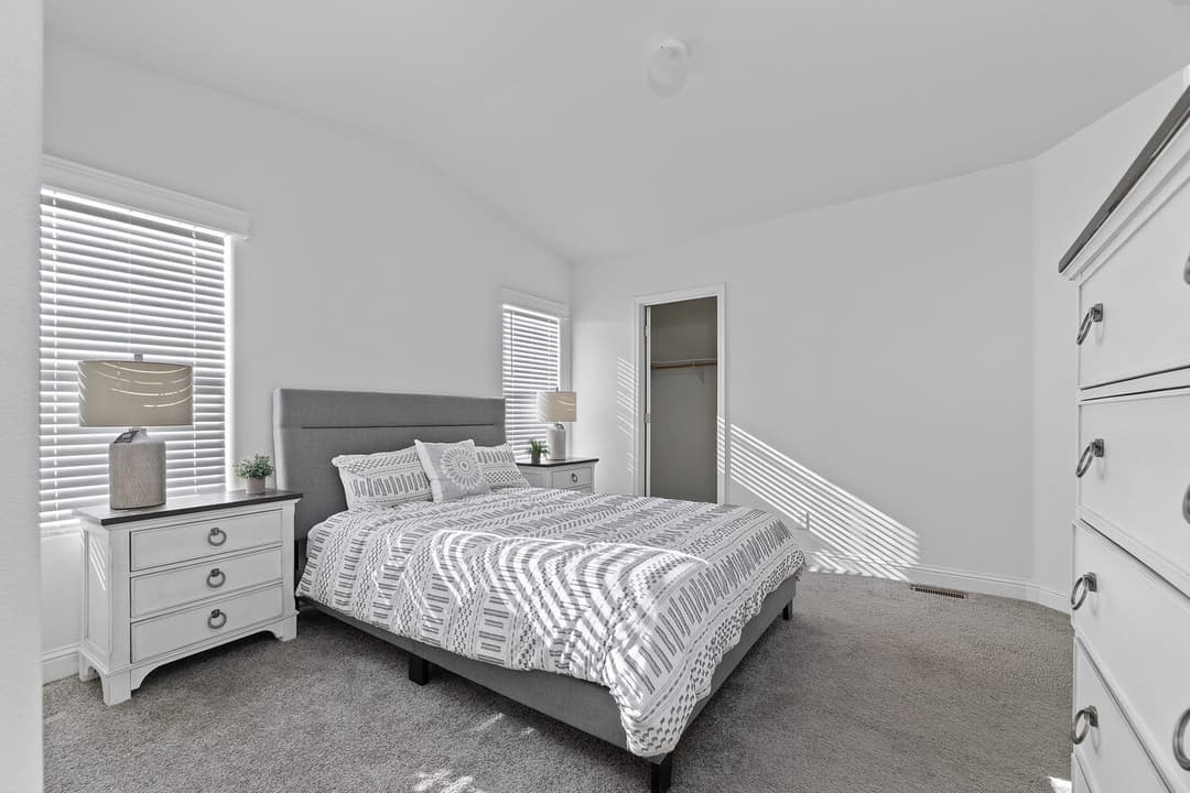 Sedona ridge interior and bathroom home features