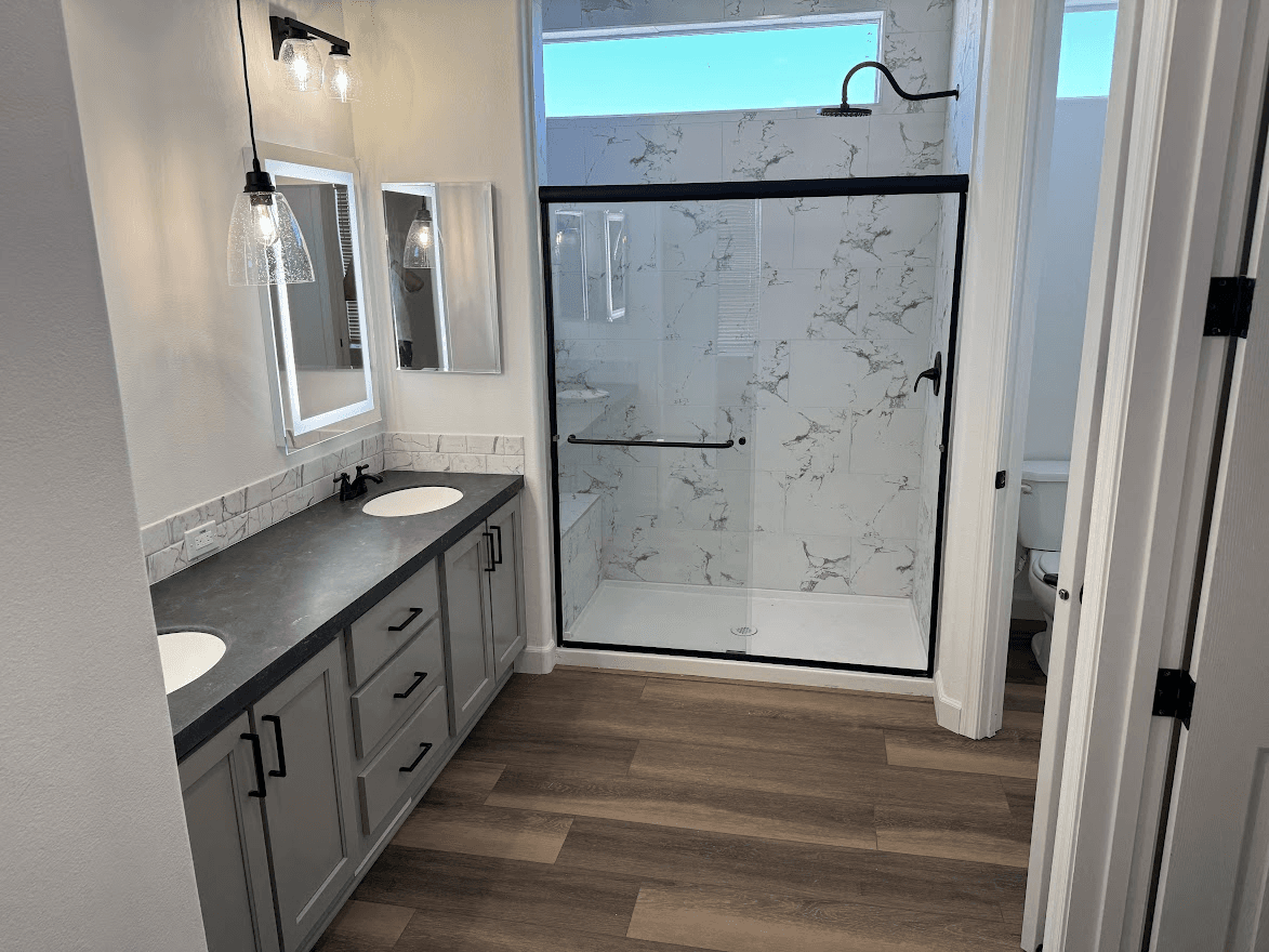 Catalina 2860b bathroom home features