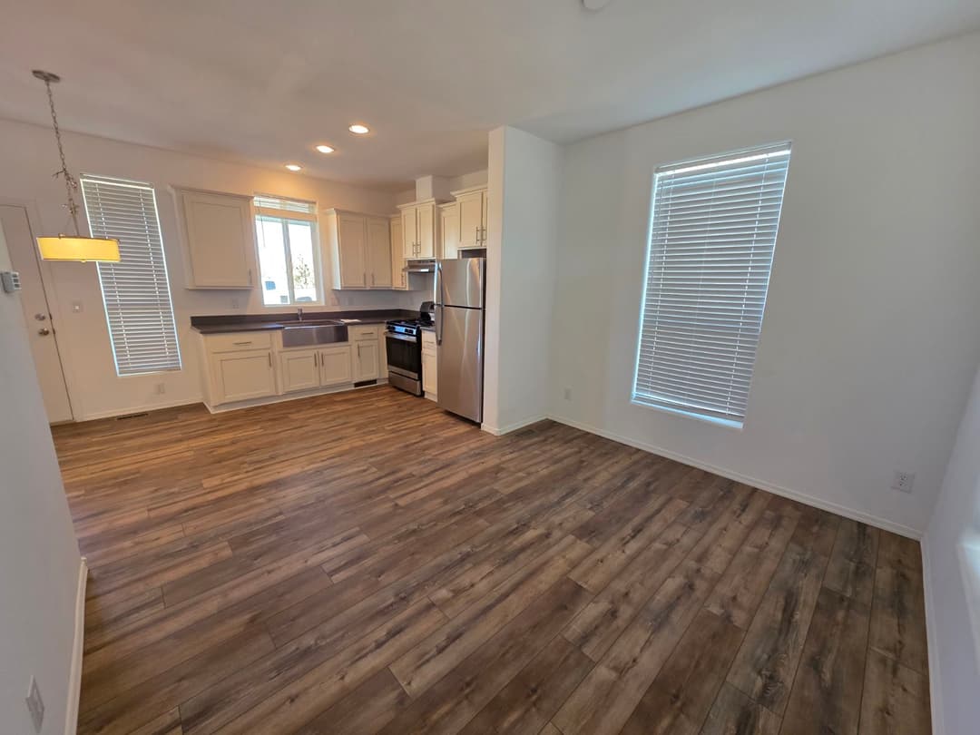 Edge 20302a interior home features