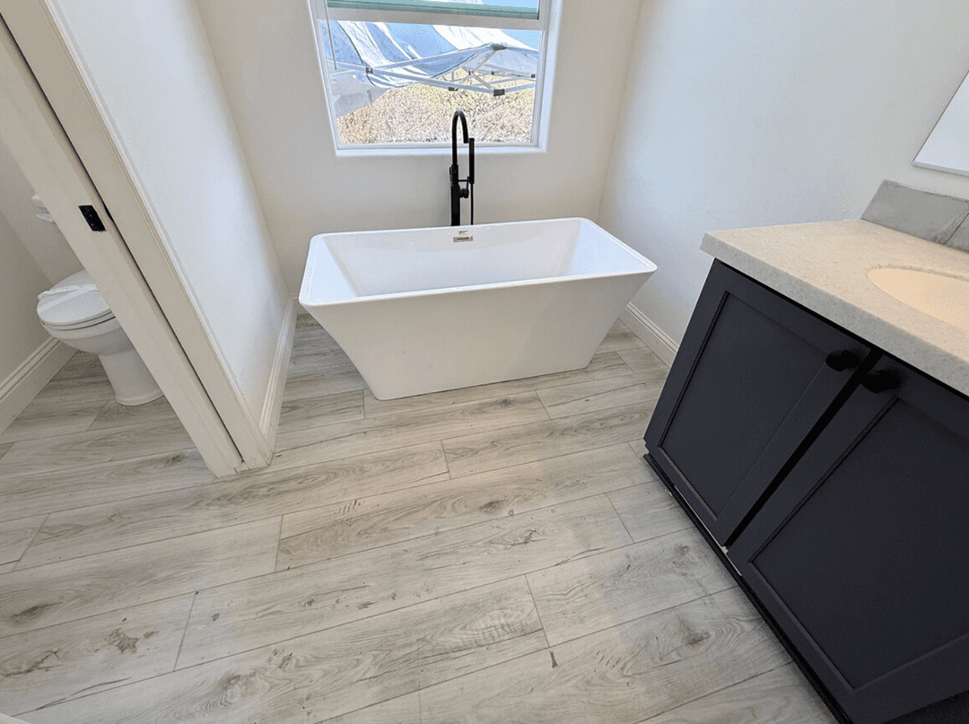 Rise 28583r bathroom home features