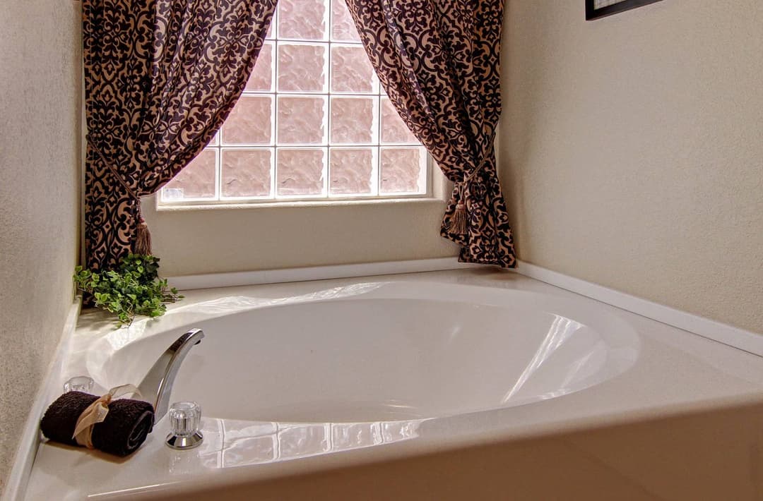 Sunrise 3252 bathroom home features