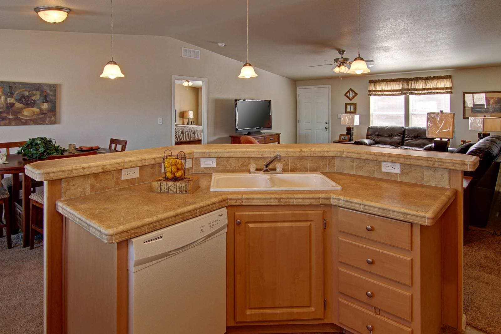 Sunrise 3252 kitchen home features