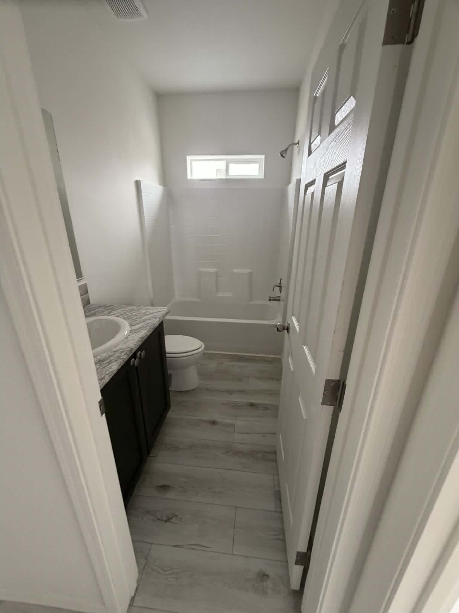 Economy plus 16522b bathroom home features