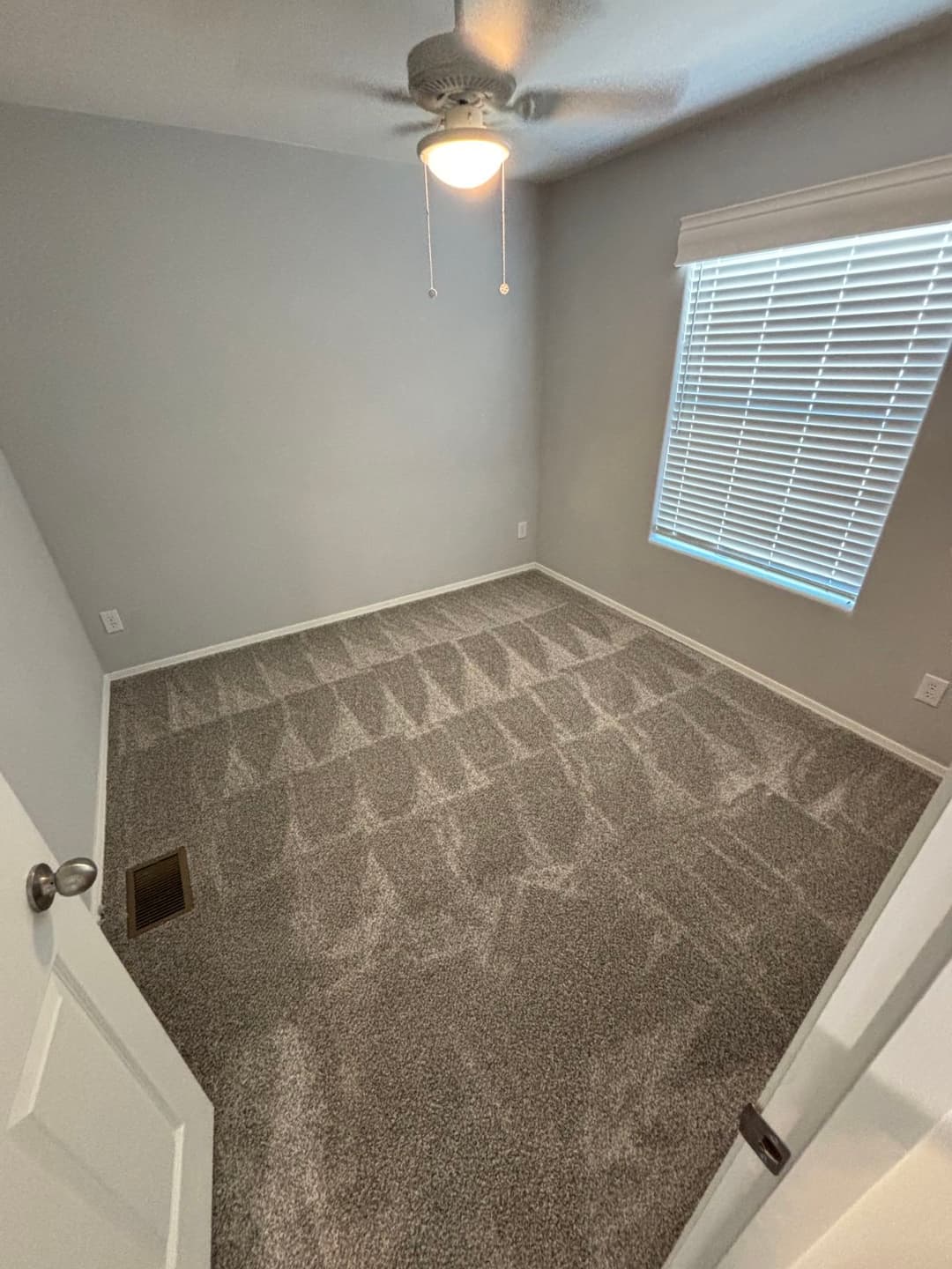 Limited series 28483a bedroom home features