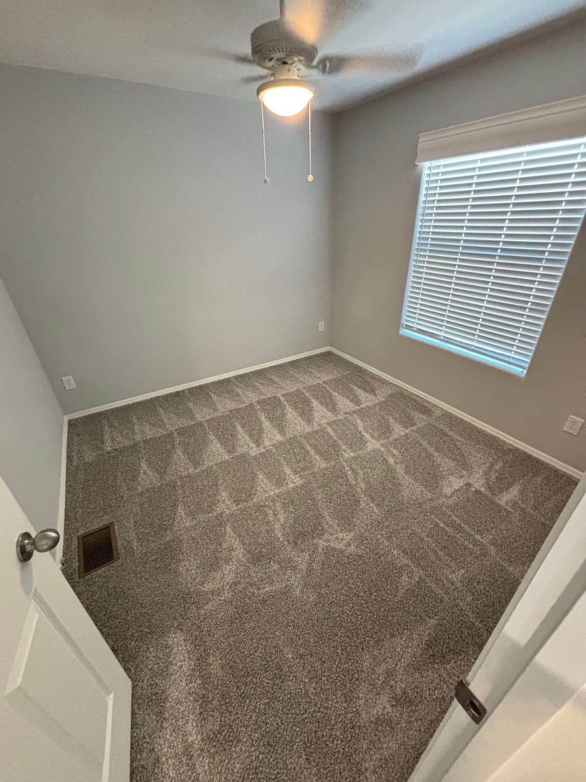 Limited series 28483a bedroom home features
