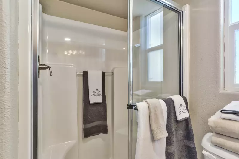 Desert vista apdv239 bathroom home features
