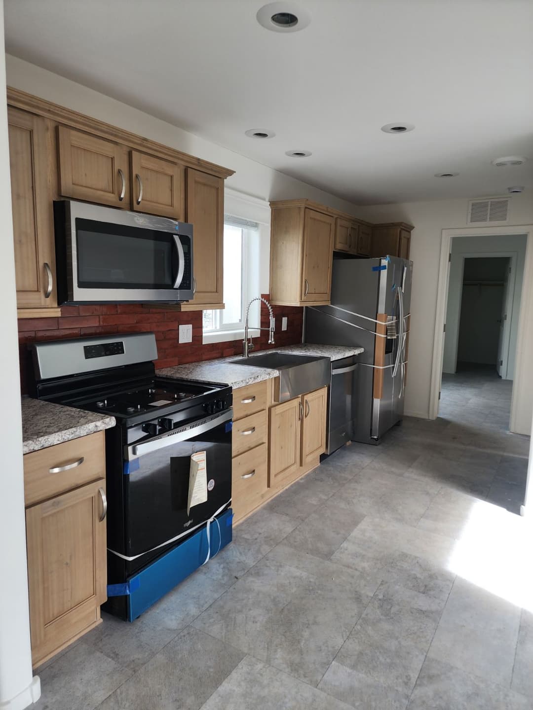 Limited series 16562a kitchen home features
