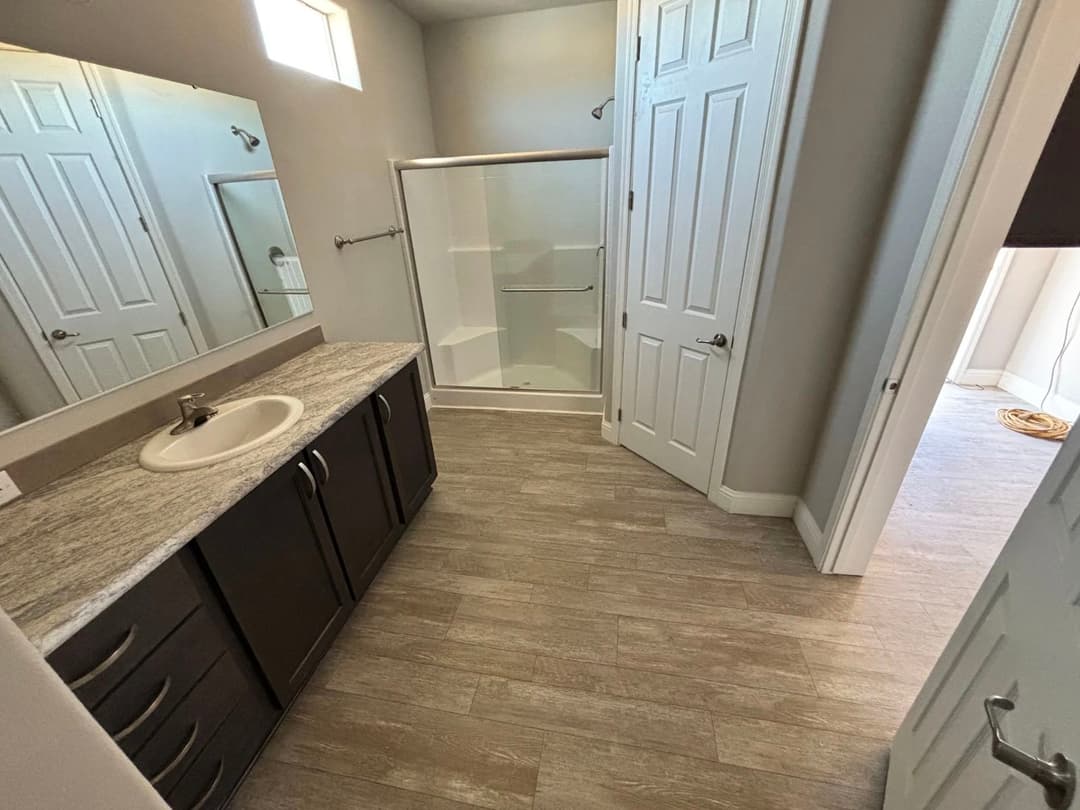 Limited series 28523a bathroom home features