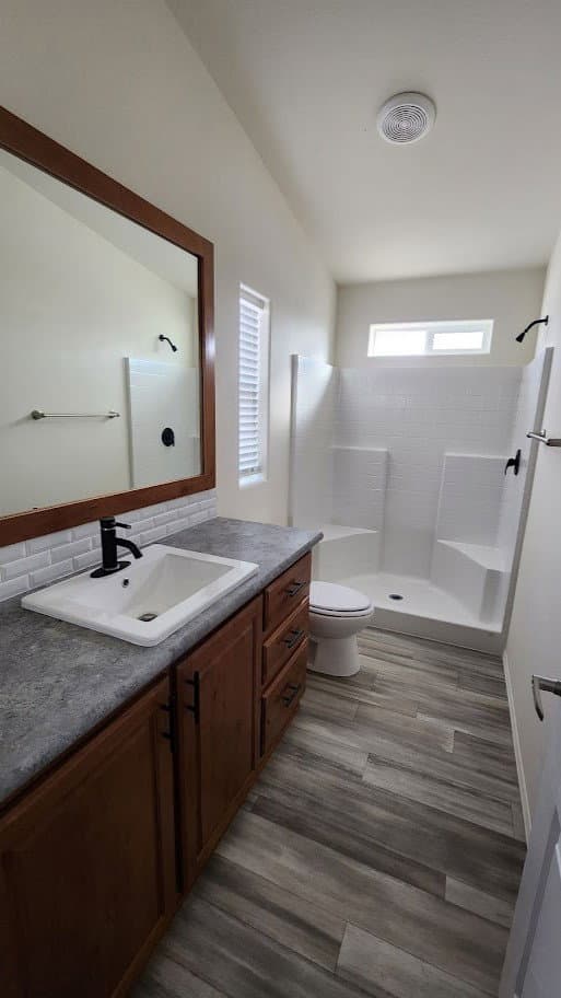 Edge 28483a bathroom home features