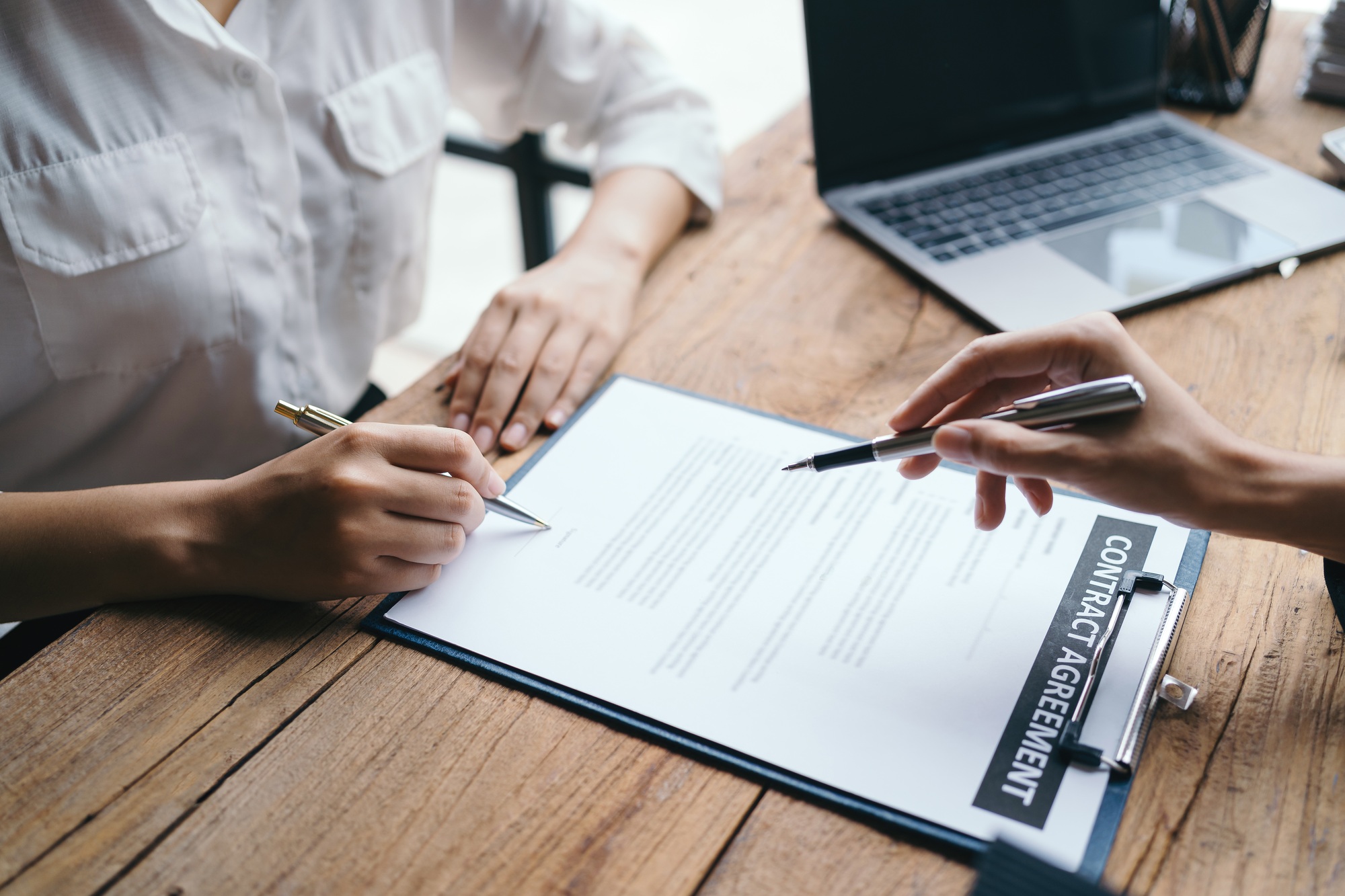 slide13 Signing a home loan purchase agreement with a real estate agent.